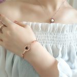 A-vilag-minden-nyelven-szeretlek-rosegold-karkoto