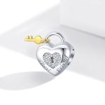 Sziv-alaku-lakat-kulccsal-ezust-charm