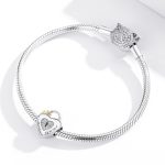 Sziv-alaku-lakat-kulccsal-ezust-charm