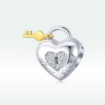 Sziv-alaku-lakat-kulccsal-ezust-charm