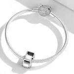 Kisteherauto-ezust-charm