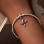 Kék-lila Papagáj ezüst függő charm