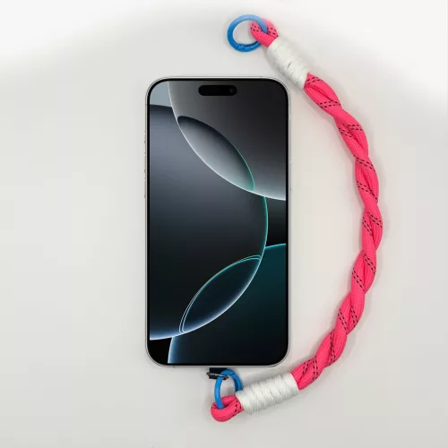 Pink-Fekete Fonott Rövid Telefonpánt Csuklóra Fehér Díszítéssel és Kék Karikával