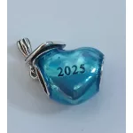 Vegzett-2025--ben-ezust-sziv-alaku-charm