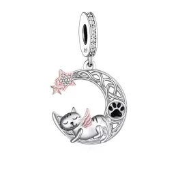 Cica-alom-felholdon-ezust-fuggo-charm