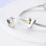 Arany színű Szíves V Betű Ezüst Charm