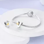 Arany színű Szíves V Betű Ezüst Charm