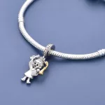 Ezüstözött diplomás fiú charm