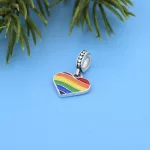 Ezüstözött szív szivárvány charm