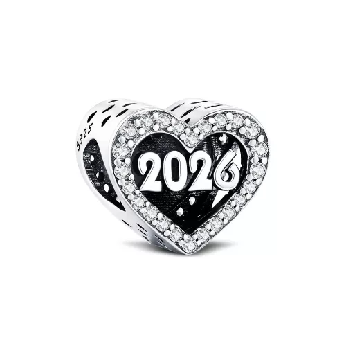 2026-ben végzett ezüst szív alakó charm fekete