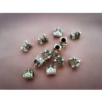 Toronyhaz-alaku-charm