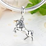 Aranyszarvu-unikornis-ezust-fuggo-charm