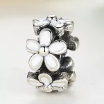 Feher-viragos-ezust-spacer