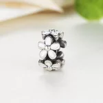 Feher-viragos-ezust-spacer