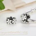 Feher-viragos-ezust-spacer