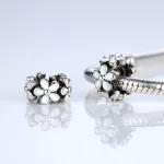 Feher-viragos-ezust-spacer