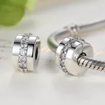 Elegans-Nyithato-ezust-charm-ko-berakasokkal