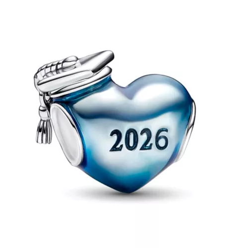 2026-ben végzett ezüst charm kék szívben