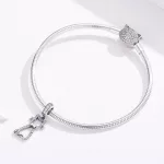 Ezust-macska-csokornyakkendovel-fuggo-ezust-kovekkel-charm