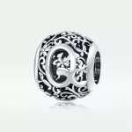 Q-betu-diszes-gomb-ezust-charm