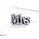 Ezüst "Mrs." Charm