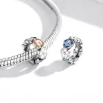 Ezust-tobb-szinu-virag-charm-