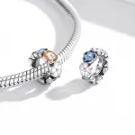 Ezust-tobb-szinu-virag-charm-