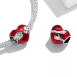 Anya-feliratos-sziv-alaku-ezust-charm