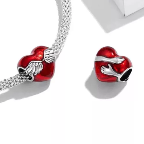 Anya-feliratos-sziv-alaku-ezust-charm