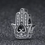 Hamsa kéz (Fatima keze) ezüst charm cirkóniákkal