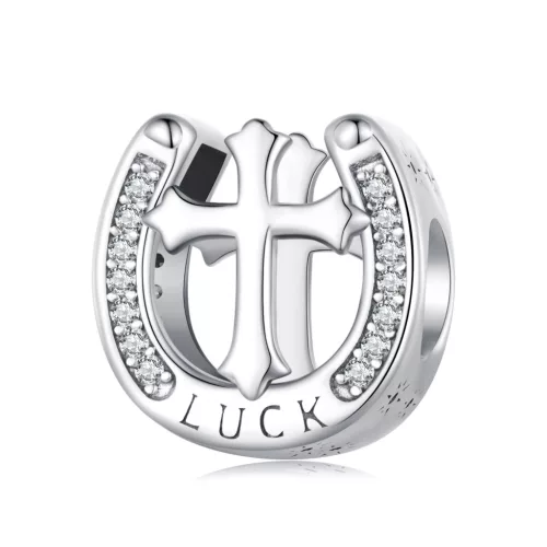 Szerencsepatkó charm – kereszttel és LUCK felirattal