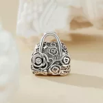 Ezüst Rózsa Mintás Táska Charm