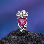 Július Magenta piros köves Lótusz Szíve ezüst charm