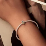 Augusztus Sárgászöld köves Aranyló Magnólia ezüst charm