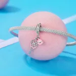 Teniszütő és labda ezüst függő charm (rózsaszín)