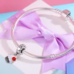Cupcake függő charm – cukormázas muffin cseresznyével
