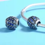 Ezust-gomb-charm-kek-kovekkel