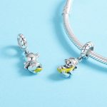 Ezust-majom-banannal-charm