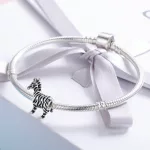 Ezust-zebra-charm