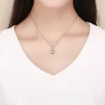 Gyonyoru-ezust,-szivarvany-szinu-kovekkel-diszitett-sziv-fuggo-charm