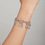 Ezust-fuggo-pillango-kovekkel-charm