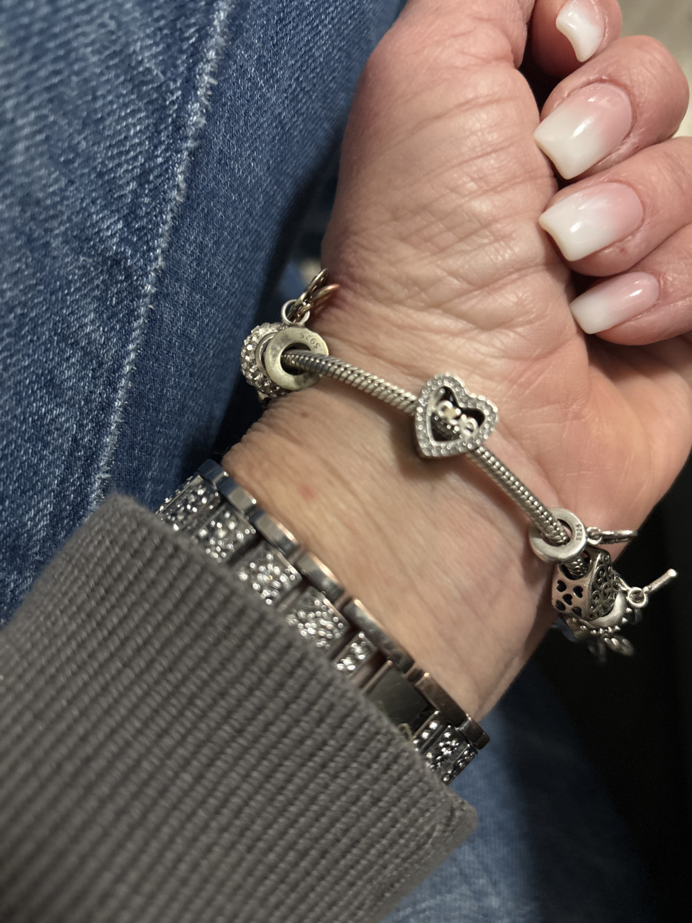Love szív alakú ezüst charm
