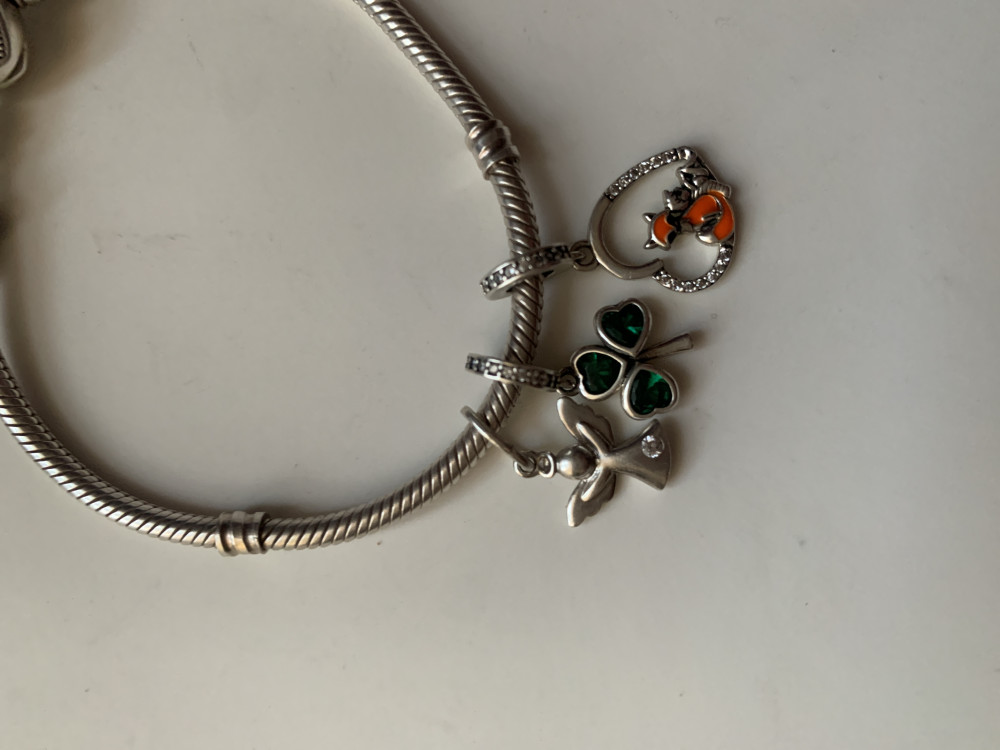 Zöld lóhere ezüst függő charm
