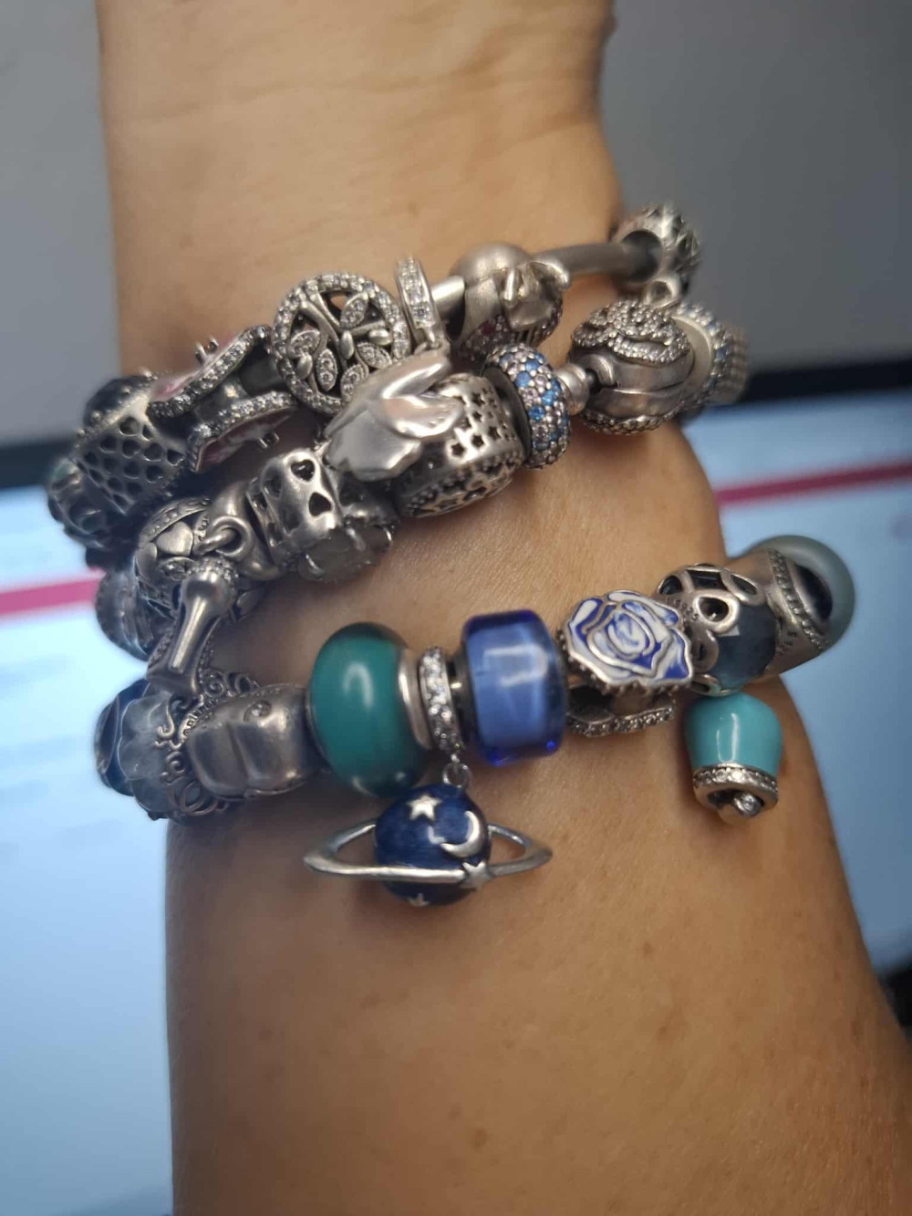 Bolygó ezüst függő charm
