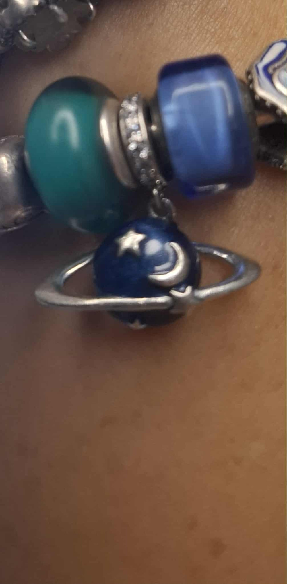 Bolygó ezüst függő charm
